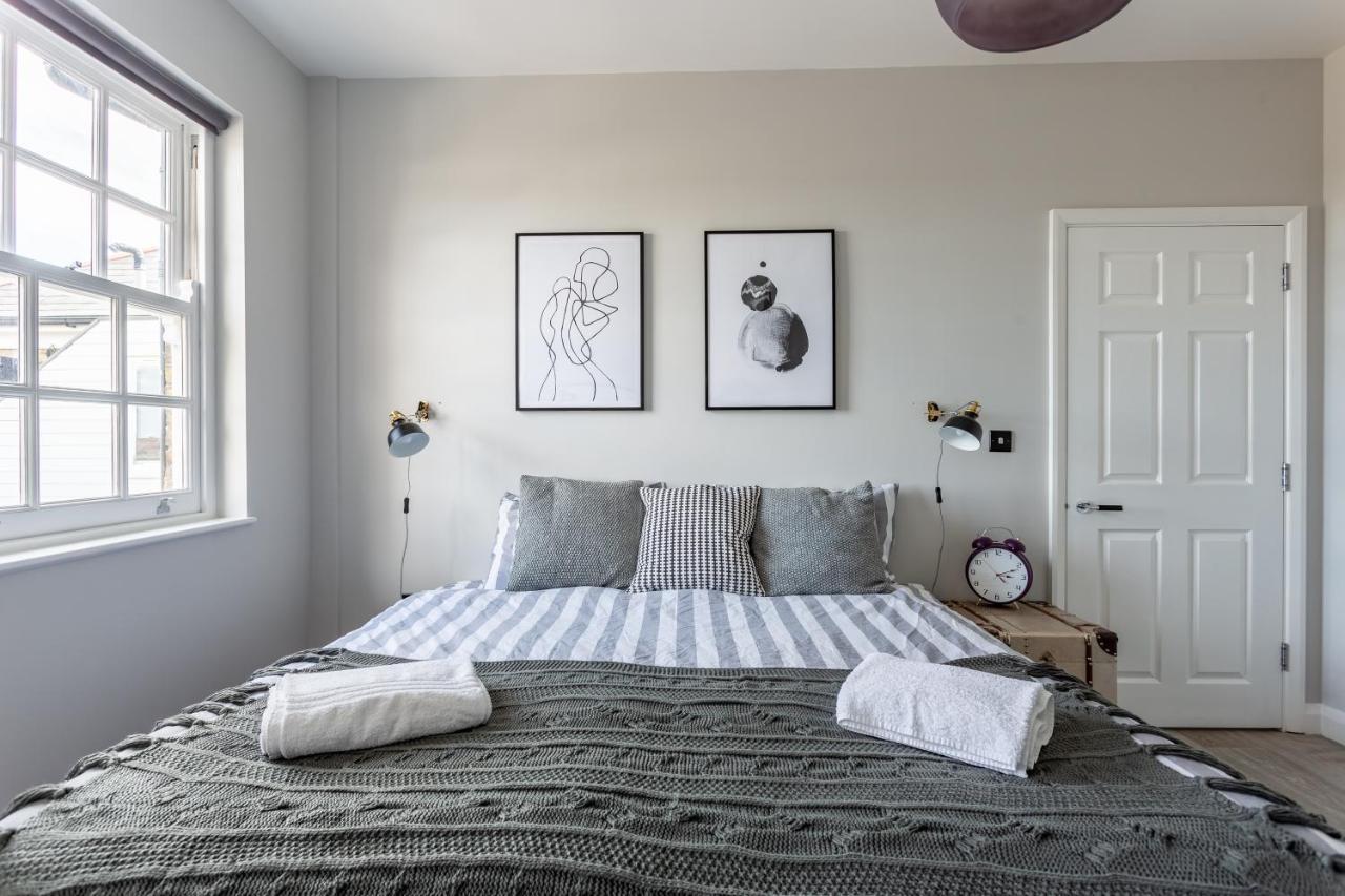 Shades Of Grey Apartment Southend-on-Sea Exterior photo