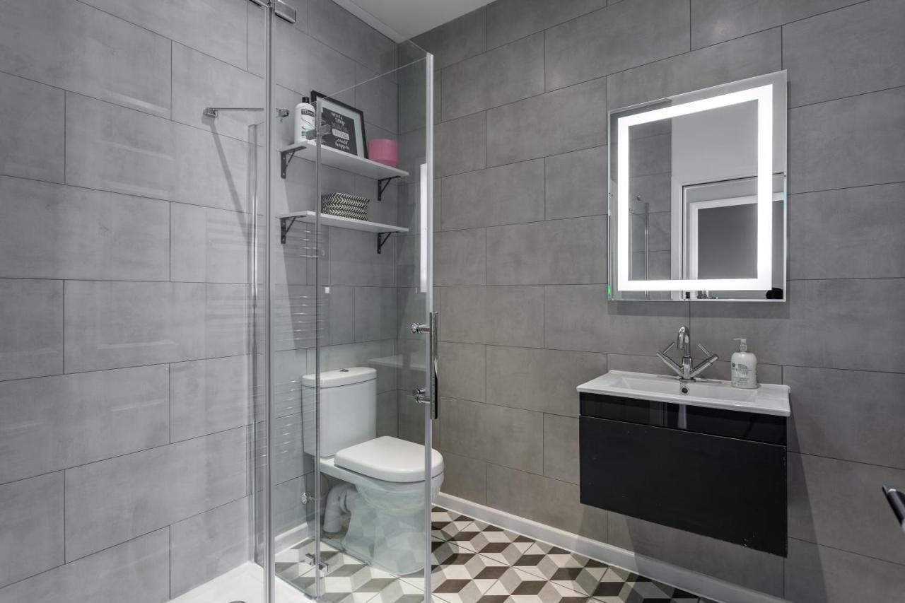 Shades Of Grey Apartment Southend-on-Sea Exterior photo