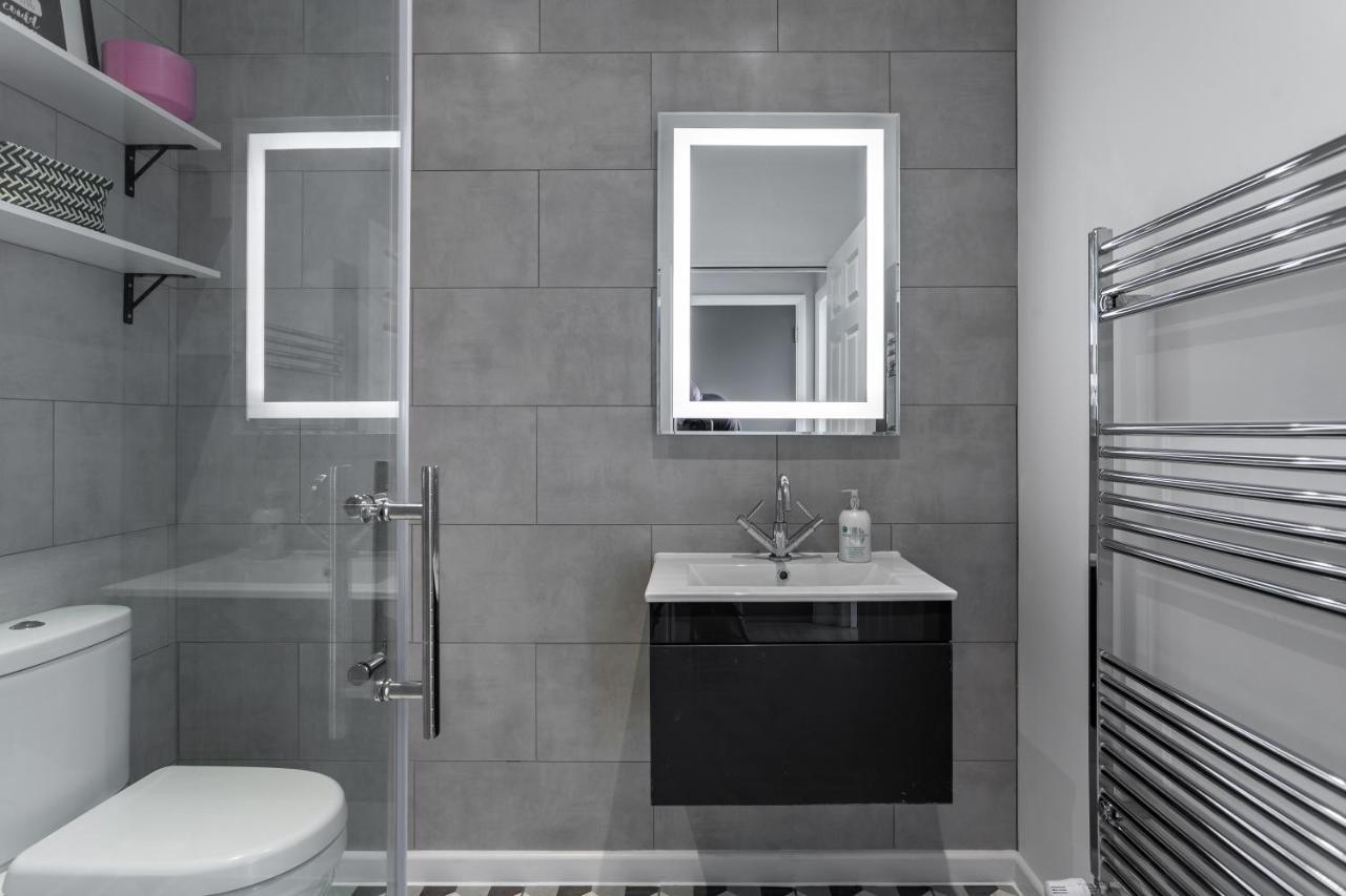 Shades Of Grey Apartment Southend-on-Sea Exterior photo